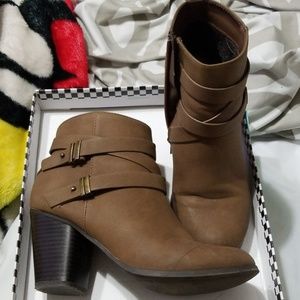 Size 7 brown ankle boots